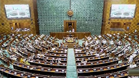 பெண்களுக்கான 33 சதவீத இடஒதுக்கீட்டு மசோதா நிறைவேற்றம்: தமிழக அரசியல் கட்சித் தலைவர்கள் வரவேற்பு