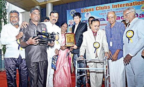 பன்னாட்டு அரிமா சங்கம் மாவட்டம் 324L சார்பாக நடைபெற்ற உலக அமைதி தின விழாவில் நலத்திட்ட  உதவிகள் வழங்கப்பட்டன.