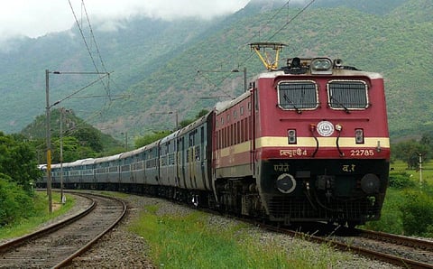 தீபாவளி பண்டிகை: 5 விரைவு ரயில்களில் தலா 2 பெட்டிகள் இணைக்க முடிவு