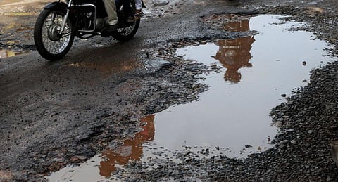 பள்ளங்களால் பள்ளங்கரணை ஆன பள்ளிக்கரணை: தொடர்கதையாகும் போக்குவரத்து நெரிசல்