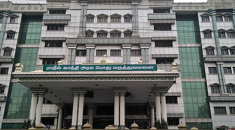 அரசு மருத்துவமனையில் கை அகற்றப்பட்ட பெண்: சிகிச்சையில் தவறில்லை என விளக்கம்