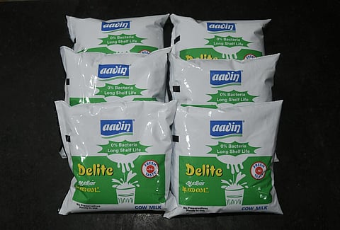 பிளாஸ்டிக் பாக்கெட்டுகளில் பால் விற்க தடை கோரி வழக்கு: பதிலளிக்க பசுமை தீர்ப்பாயம் உத்தரவு