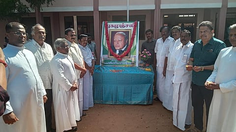 எம்.எஸ்.சுவாமிநாதன் படித்த கும்பகோணம் பள்ளியில் முன்னாள் மாணவர்களான எம்.பி, எம்எல்ஏ மலரஞ்சலி