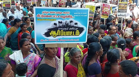 பட்டா வழங்கக் கோரி திருநாகேஸ்வரம் கோயில் இடங்களில் வசிக்கும் 2,000 குடும்பத்தினர் திரண்டதால் பரபரப்பு