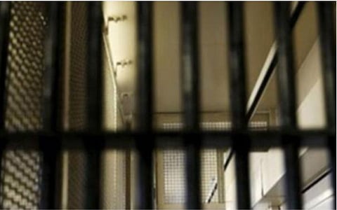 பிரபல ரவுடி ஆற்காடு சுரேஷ் கொலை வழக்கில் அதிமுக பிரமுகர்கள் உட்பட 8 பேர் குண்டர் சட்டத்தில் சிறை