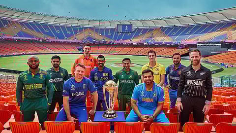 பத்து அணிகளின் கேப்டன்கள்