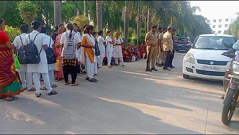 புதுச்சேரியில் சோதனை நடைபெறும் மருத்துவக் கல்லூரி வளாகம்.