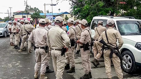 மணிப்பூரில் 2 வீடுகளுக்கு தீ வைப்பு: மீண்டும் பதற்றத்தால் பாதுகாப்பு அதிகரிப்பு