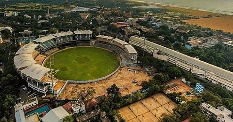 சேப்பாக்கம் மைதான பராமரிப்பு பணியின்போது தவறி விழுந்தவர் உயிரிழப்பு