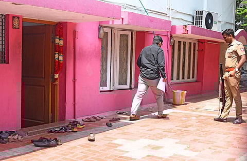 வருமானவரித் துறை 3-வது நாளாக சோதனை: ஜெகத்ரட்சகனிடம் அமலாக்கத் துறை விசாரணை