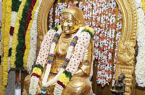 தேவர் சிலைக்கான தங்கக் கவசத்தை திண்டுக்கல் சீனிவாசனிடம் ஒப்படைக்க உயர் நீதிமன்றம் உத்தரவு