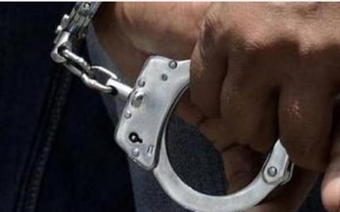 ஐஏஎஸ் அதிகாரி என கூறிக்கொண்டு சினிமாவில் வேலை வாங்கிக் கொடுக்கும்படி உதவி இயக்குநரை மிரட்டியவர் கைது