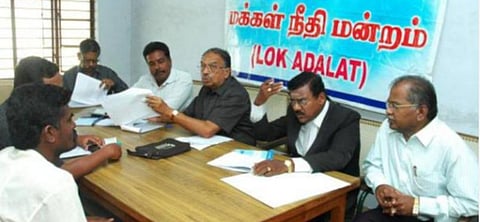 தமிழகம் முழுவதும் சிறப்பு லோக்-அதாலத் - பாதிக்கப்பட்டோருக்கு ரூ.187 கோடி இழப்பீடு வழங்க உத்தரவு