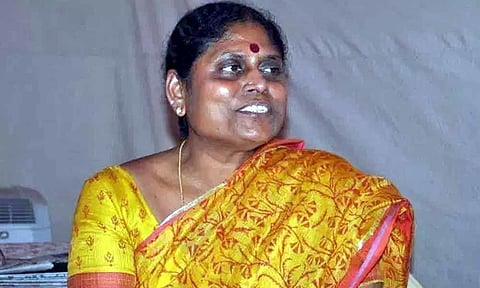 கார் விபத்தில் ஆந்திர முதல்வரின் தாய் உயிர் தப்பினார்