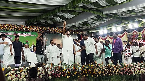 தென்காசி மாவட்டம் சங்கரன்கோவிலில் நேற்று நடைபெற்ற அதிமுக பொதுக்கூட்டத்தில் முன்னாள் முதல்வரும், கட்சியின் பொதுச் செயலாளருமான பழனிசாமி.