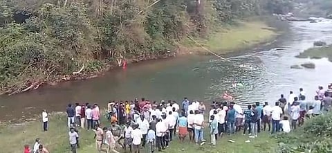 வால்பாறையில் ஆற்றில் மூழ்கி 5 கல்லூரி மாணவர்கள் உயிரிழப்பு: சுற்றுலா வந்த இடத்தில் சோகம்