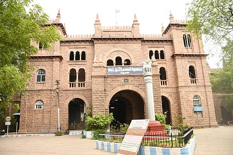 மீண்டும் பழைய பாரம்பரிய கல் கட்டிடத்துக்கு மாறும் மதுரை ஆட்சியர் அலுவலகம்: புதுப்பிக்கும் பணிகள் மும்முரம்