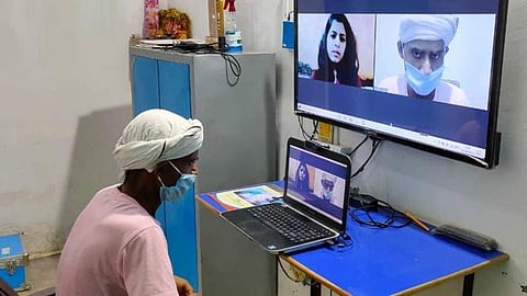 உ.பி. கிராமங்களில் ‘டிஜிட்டல் டாக்டர் கிளினிக்’: தனியார் மருத்துவமனை உதவியுடன் முதல்வர் யோகி அரசு திட்டம்