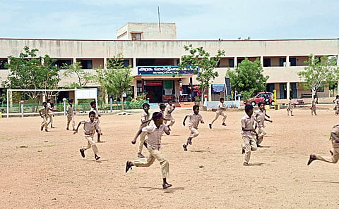 பள்ளியின் பெருமை பேசுவோம்