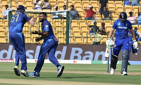 ODI WC 2023 | இலங்கை அபார பந்துவீச்சு - 156 ரன்களுக்கு நடப்புச் சாம்பியன் இங்கிலாந்து ஆல் அவுட்!