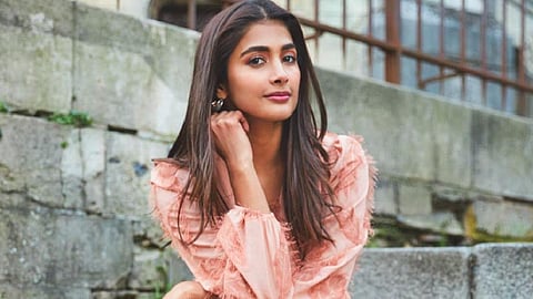 ரூ.5 கோடியில் சொகுசு கார்: பூஜா ஹெக்டே மகிழ்ச்சி