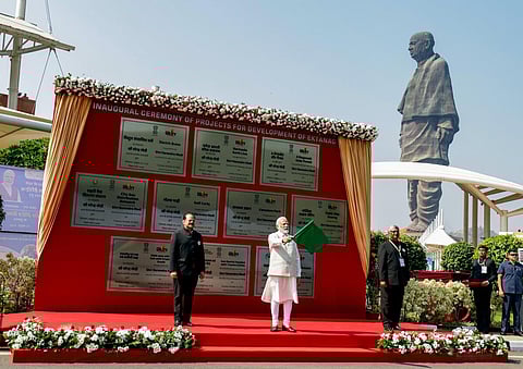 ஒற்றுமைச் சிலை அருகே நடைபெற்ற விழாவில் பிரதமர் மோடி