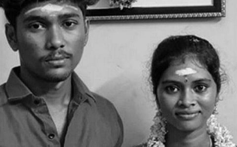 தூத்துக்குடி காதல் தம்பதி கொலை வழக்கில் தேடப்பட்ட இருவர் நீதிமன்றத்தில் சரண்