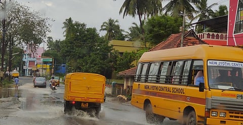 குமரி மாவட்டத்தில் கனமழை: இயல்பு வாழ்க்கை பாதிப்பு