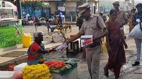 தீயணைப்பு துறை சார்பில் பாதுகாப்பாக பட்டாசு வெடிக்க விழிப்புணர்வு