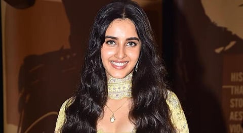 ‘சலாரி’ல் ஒரு பாடலுக்கு ஆடுகிறார் சிம்ரத் கவுர் 