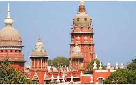 குற்ற வழக்கை மறைத்ததாக பணிநீக்கம் செய்யப்பட்டவருக்கு மீண்டும் காவலர் பணி தர உத்தரவு