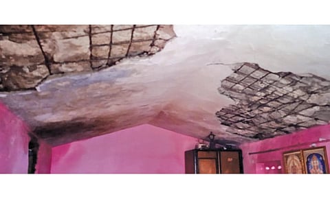 பொள்ளாச்சி - ஏ.நாகூர் ஊராட்சியில் கான்கிரீட் பெயர்ந்து தொகுப்பு வீடுகள் சேதம்