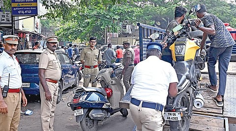 சென்னை - புதுப்பேட்டையில் செயற்கையாக ஏற்படுத்தப்படும் வாகன நெரிசல்!