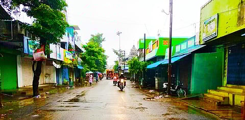 தீர்த்தவாரி மண்டபம் கோரி புதுச்சேரி - பாகூரில் கடையடைப்பு: பேருந்துகள் இயங்காததால் மக்கள் அவதி