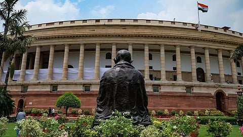 திருமண பந்தத்தை மீறிய உறவை குற்றமாக அறிவிக்க வேண்டும்: நாடாளுமன்ற குழு பரிந்துரை