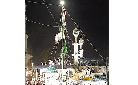 முத்துப்பேட்டை தர்கா கந்தூரி விழா கொடியேற்றத்துடன் தொடக்கம்