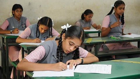 10-ம் வகுப்புக்கு மார்ச் 26, 12-ம் வகுப்புக்கு மார்ச் 1-ல் பொதுத் தேர்வு தொடக்கம்: கால அட்டவணையை வெளியிட்டார் அமைச்சர் அன்பில் மகேஸ்