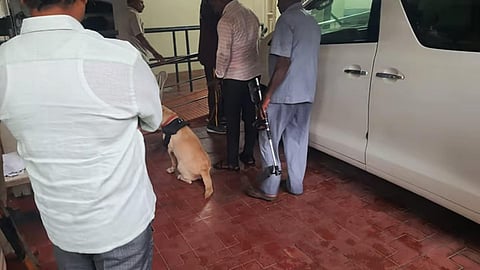 சென்னை | முன்னாள் முதல்வர் கருணாநிதி வீட்டுக்கு வெடிகுண்டு மிரட்டல்: இளைஞர் கைது