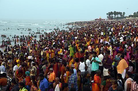 திருச்செந்தூரில் இன்று மாலை சூரசம்ஹாரம்: லட்சக்கணக்கான பக்தர்கள் குவிந்தனர்