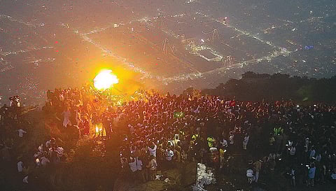 தி.மலை கார்த்திகை தீபத் திருவிழாவில் அண்ணாமலை மீது ஏற 2,500 பக்தர்களுக்கு மட்டுமே அனுமதி!