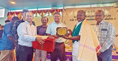 மிளகாய் வத்தல் ஏற்றுமதியில் சாதனை படைத்த கமுதி விவசாயிக்கு விருது