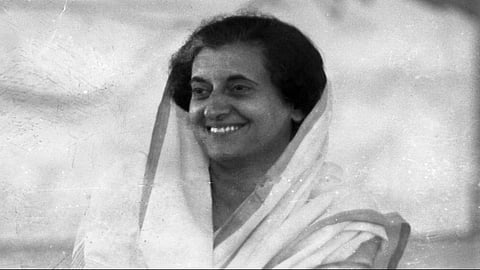 நாட்டின் முதல் பெண் பிரதமர் இந்திரா காந்தி பிறந்தநாளை முன்னிட்டு பிரதமர் மோடி உட்பட தலைவர்கள் மரியாதை
