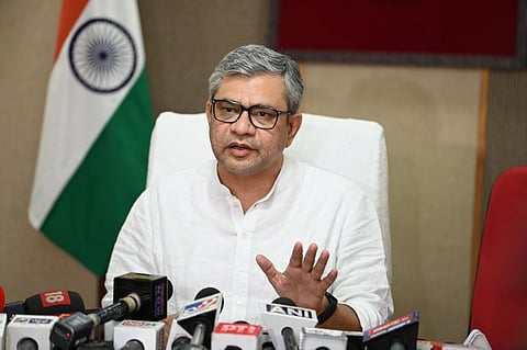 மத்திய தகவல் தொழில்நுட்பத் துறை அமைச்சர் அஸ்வினி வைஷ்ணவ்