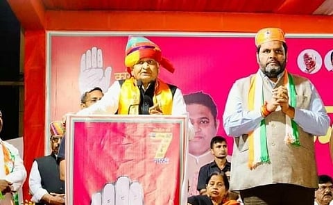 மூத்த தலைவர் கவுரவ் வல்லப்