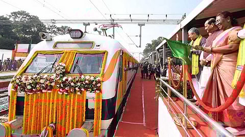 ஒடிசாவில் 3 புதிய ரயில் சேவை: கொடியசைத்து தொடங்கி வைத்தார் குடியரசுத் தலைவர் முர்மு