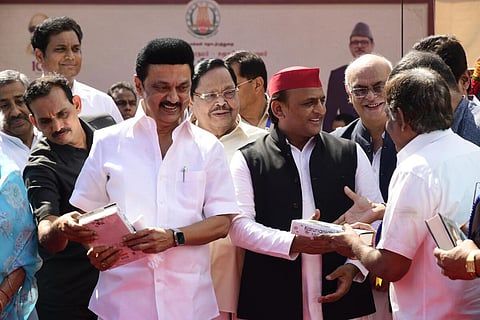 வி.பி. சிங் சிலை திறப்பு நிகழ்வு