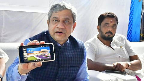 ஓசூரில் நேற்று செய்தியாளர்களுக்குப் பேட்டியளித்த மத்திய ரயில்வே அமைச்சர் அஷ்வினி வைஷ்ணவ்.