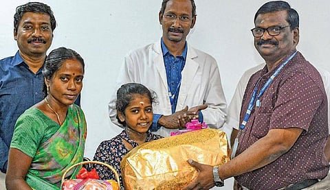 பாம்பு கடித்து சிறுநீரக பாதிப்பை சந்தித்த சிறுமிக்கு சிகிச்சை அளித்து காப்பாற்றிய தஞ்சாவூர் மருத்துவ கல்லூரி மருத்துவர்கள்