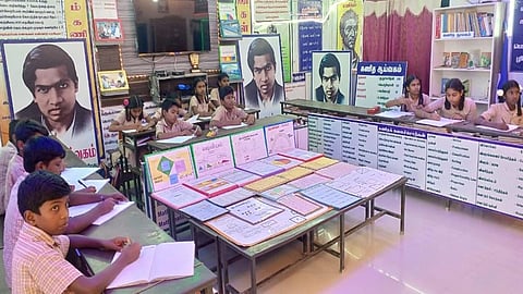 போதக்காடு அரசு நடுநிலைப்பள்ளியில் மாணவர்களை கவரும் வகையில் அமைக்கப்பட்டுள்ள கணித ஆய்வகம்