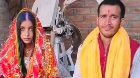 சாந்தினியுடன், கடத்தப்பட்ட ஆசிரியர் கவுதம் குமார்.